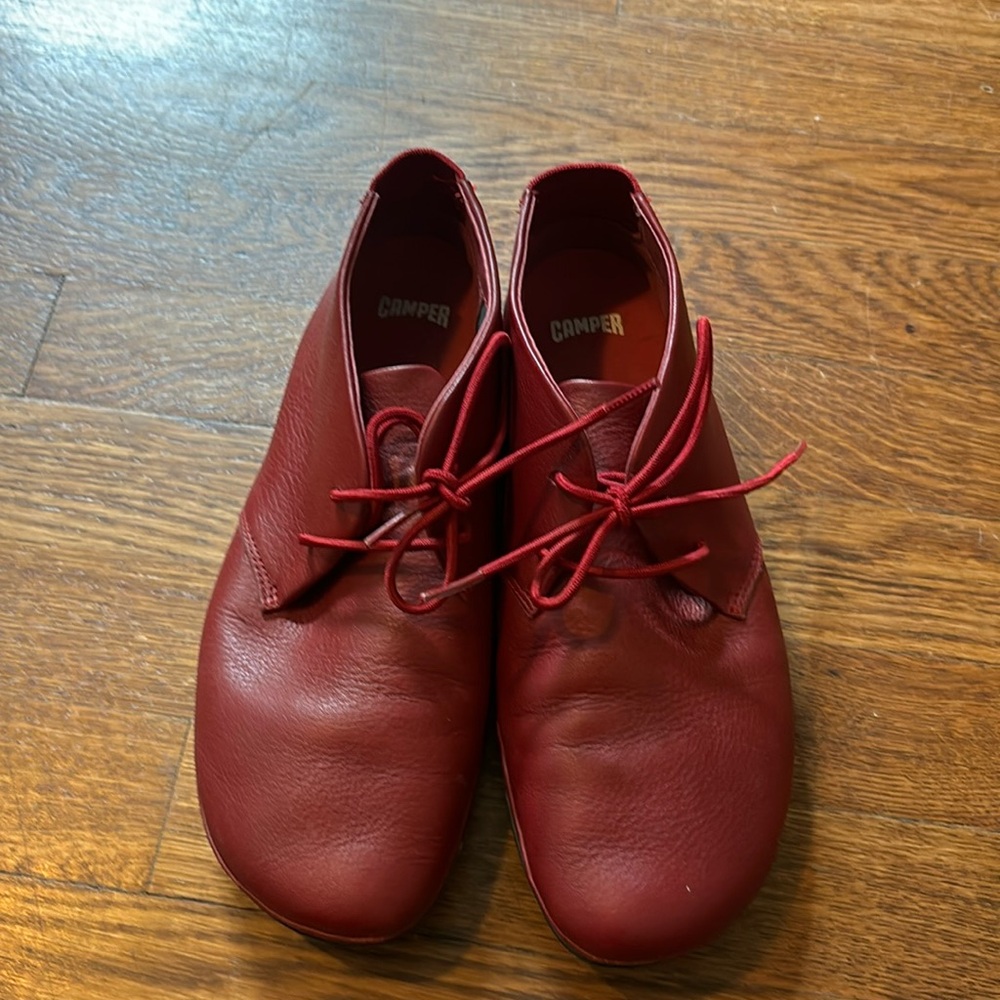 Like new red leather Campers, 39
